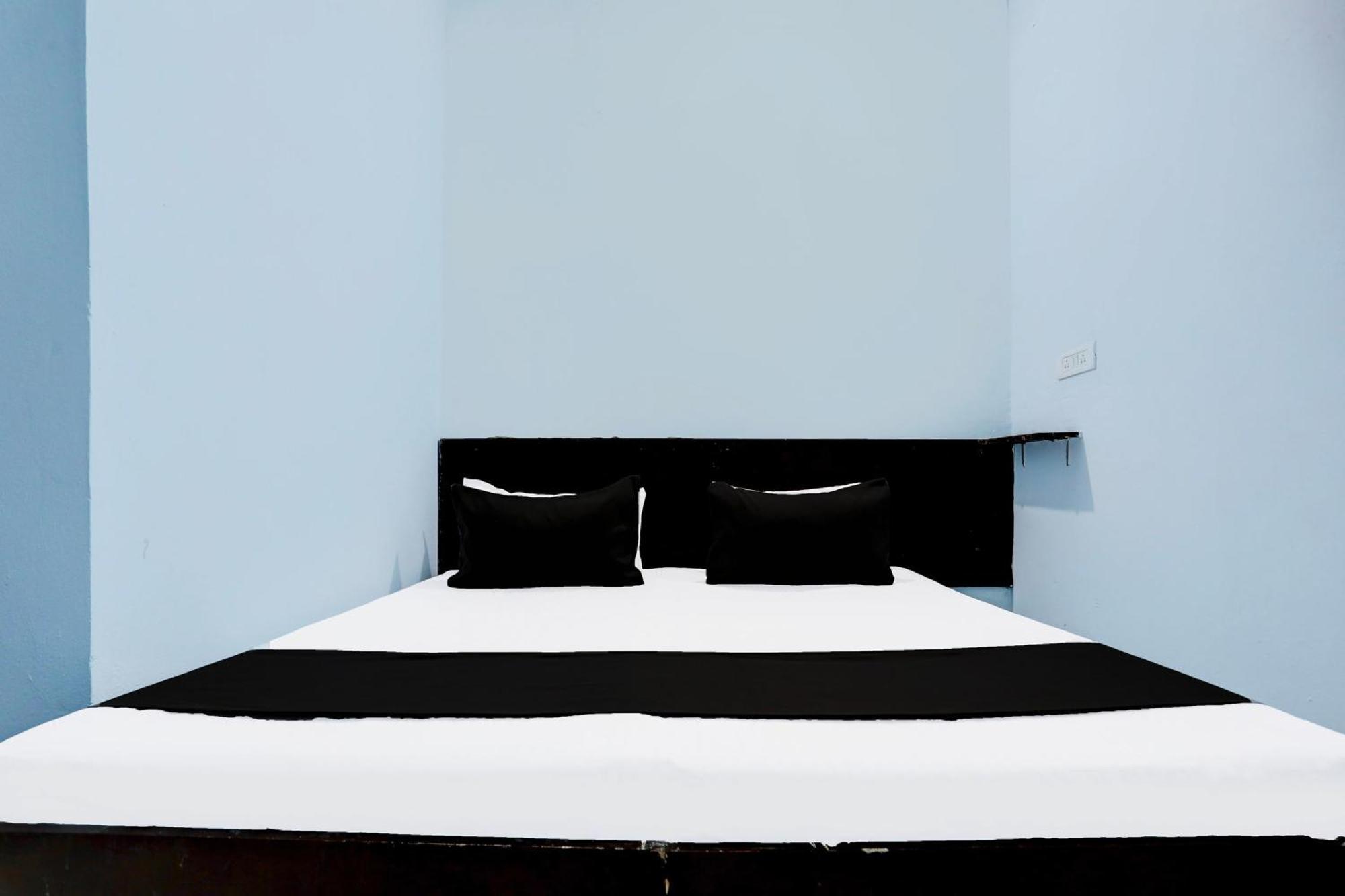 Spot On New Diamond Guest House Rudrapur Esterno foto