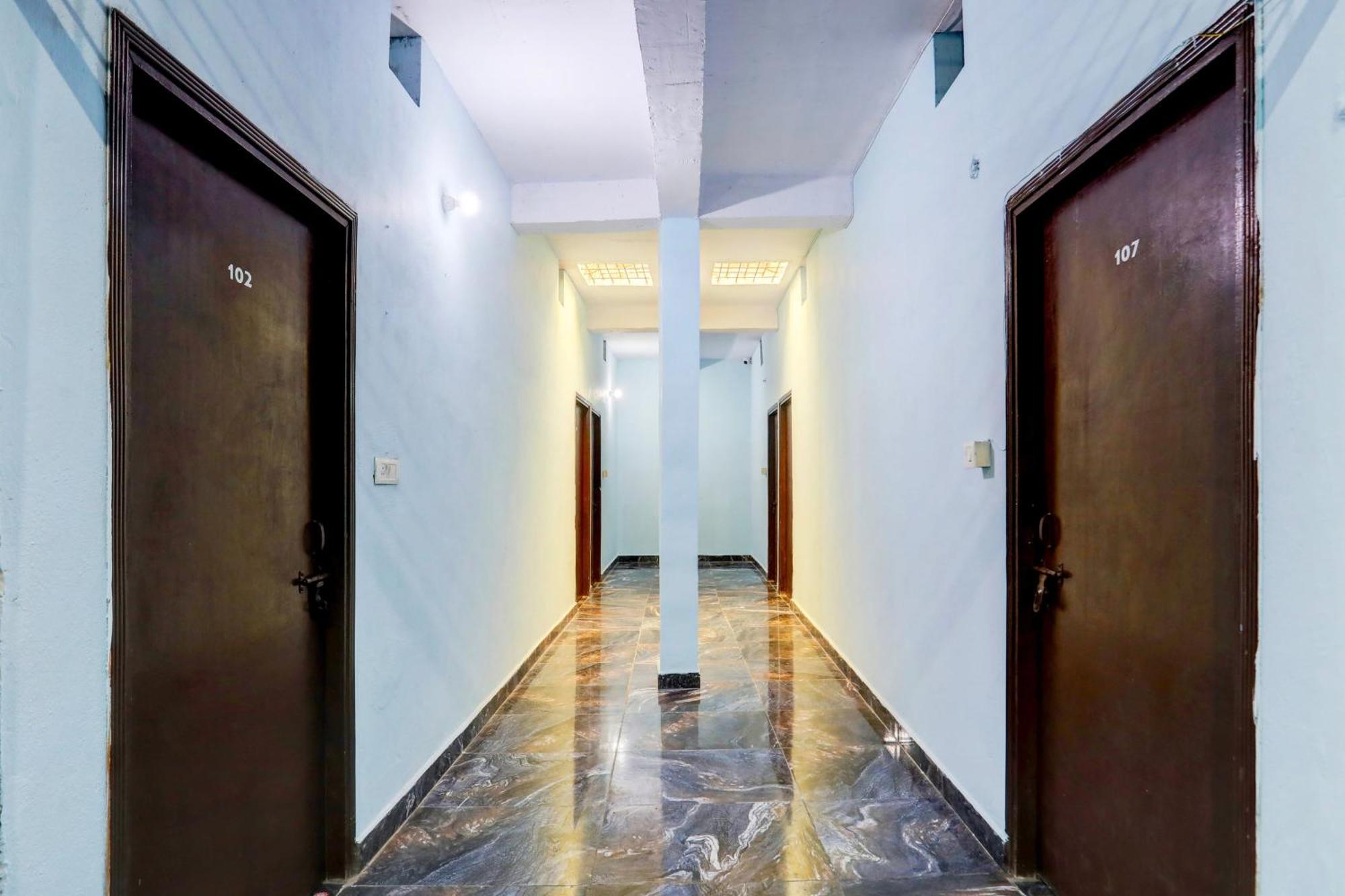 Spot On New Diamond Guest House Rudrapur Esterno foto