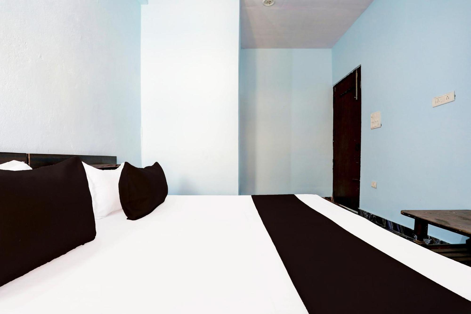 Spot On New Diamond Guest House Rudrapur Esterno foto