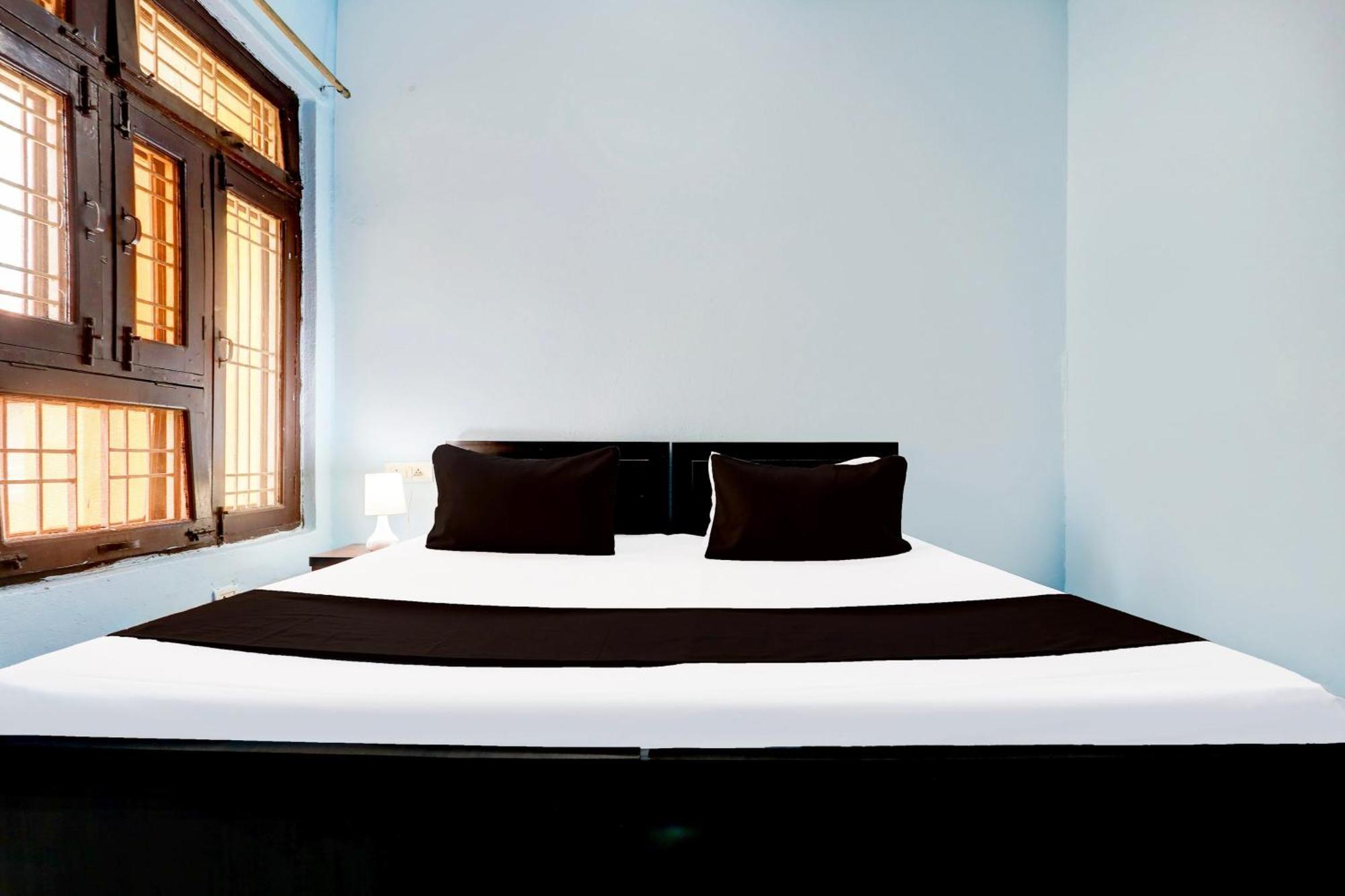 Spot On New Diamond Guest House Rudrapur Esterno foto