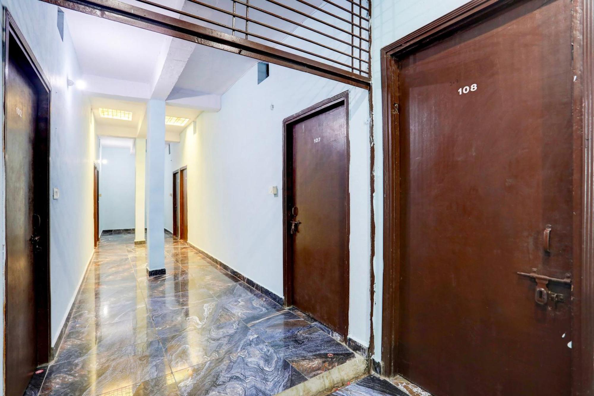 Spot On New Diamond Guest House Rudrapur Esterno foto