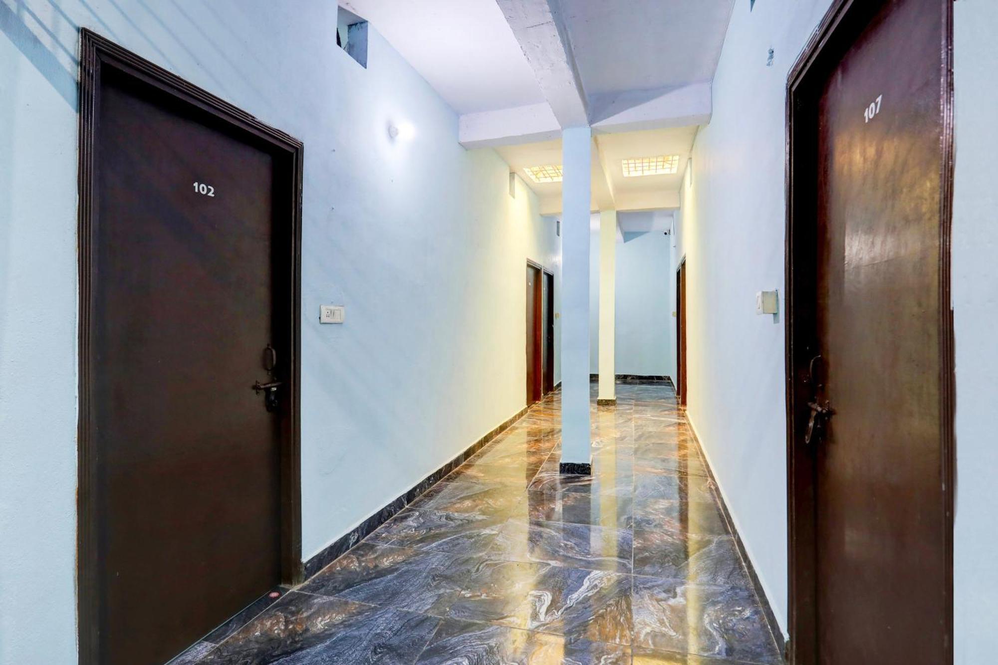 Spot On New Diamond Guest House Rudrapur Esterno foto